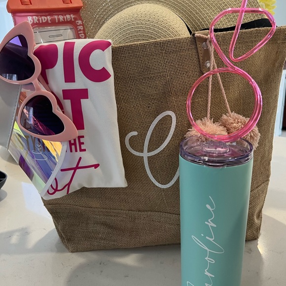 NEW Personalized letter “M” beach tote. - Picture 5 of 7